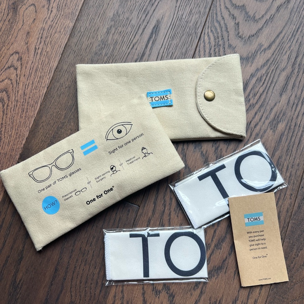 Toms sunglasses cases with cleaning cloths